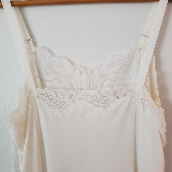 Vintage Nylon Slip Chemise with Lace 36 - Picture 9 of 10